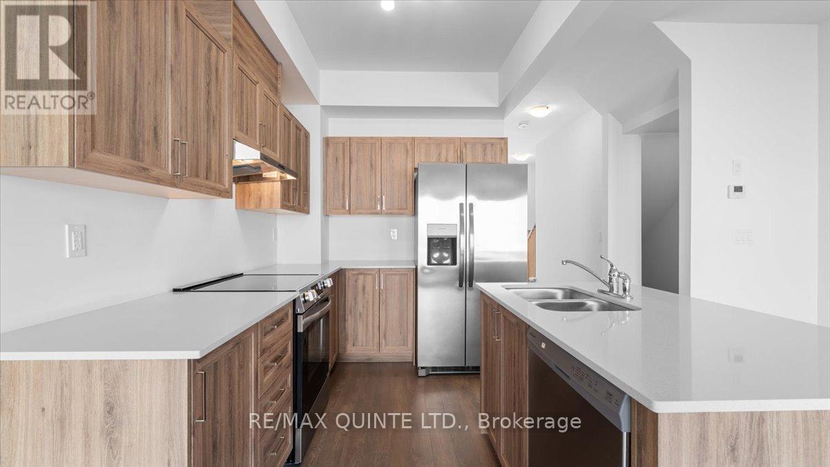 53 Lincoln Drive, Belleville, Ontario  K8N 0T7 - Photo 5 - X12410721