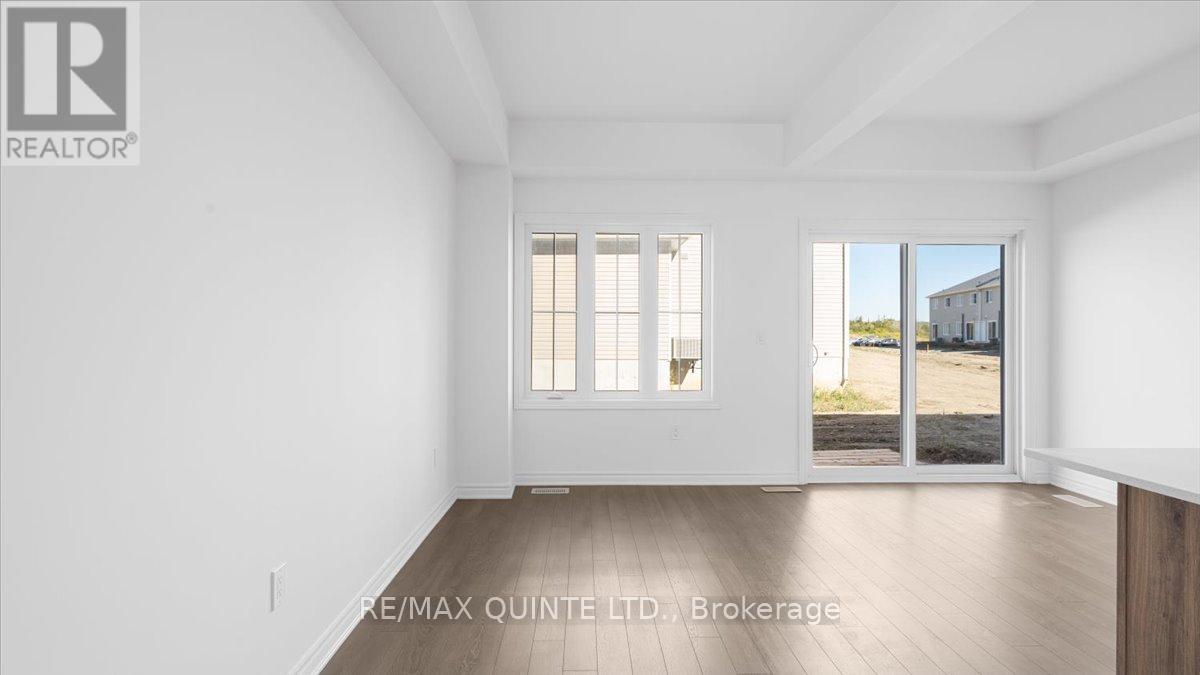 53 Lincoln Drive, Belleville, Ontario  K8N 0T7 - Photo 9 - X12410721