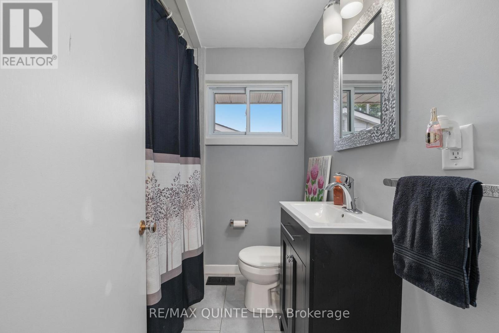 15 Linton Park Road, Belleville, Ontario  K8N 4K7 - Photo 15 - X12411247