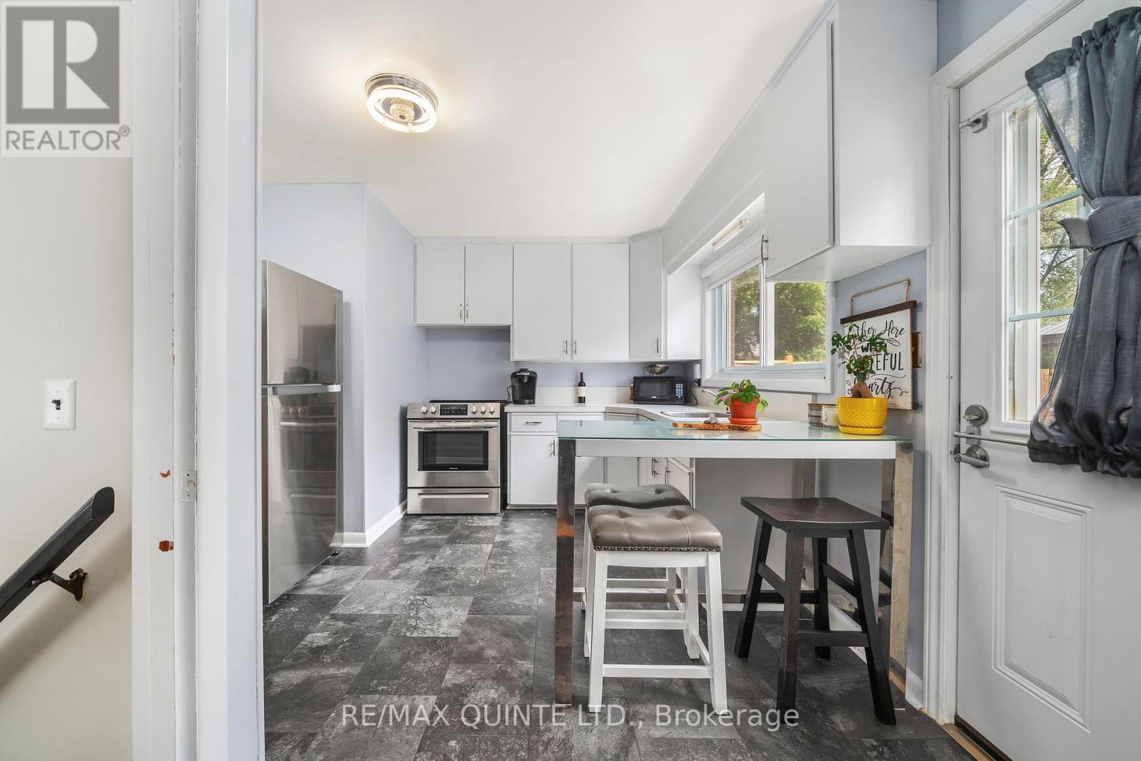 15 Linton Park Road, Belleville, Ontario  K8N 4K7 - Photo 8 - X12411247