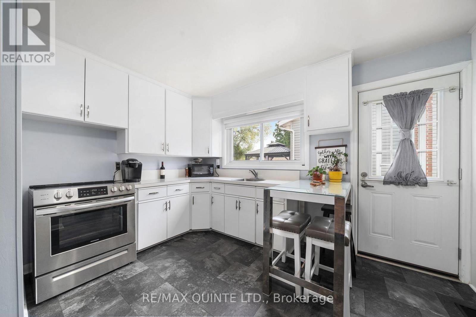 15 Linton Park Road, Belleville, Ontario  K8N 4K7 - Photo 9 - X12411247