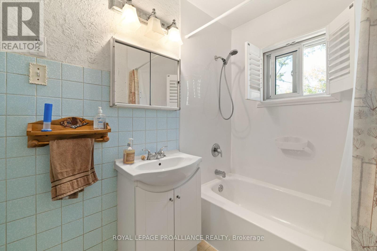 473 County Rd 19, Prince Edward County, Ontario  K0K 1A0 - Photo 21 - X12411614