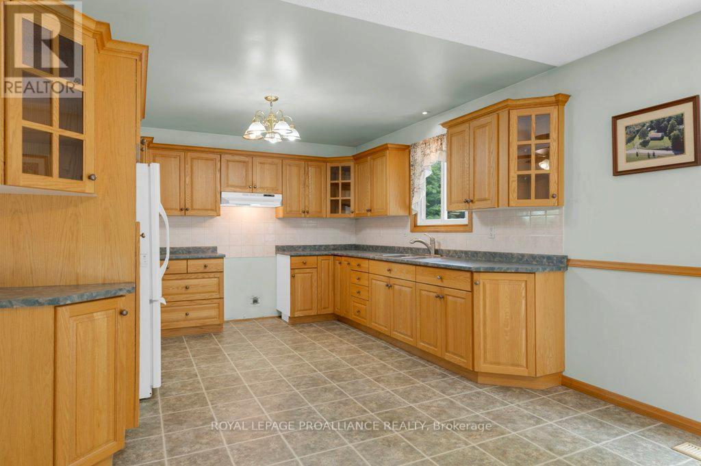 184 Bethel Road, Belleville, Ontario  K0K 3E0 - Photo 11 - X12411729