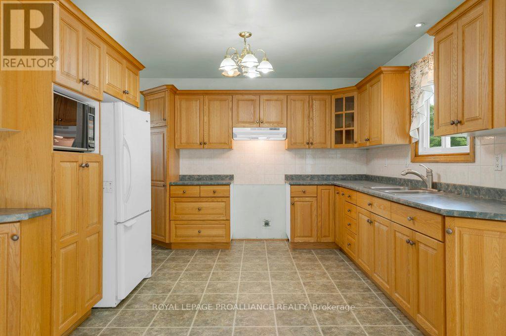 184 Bethel Road, Belleville, Ontario  K0K 3E0 - Photo 12 - X12411729