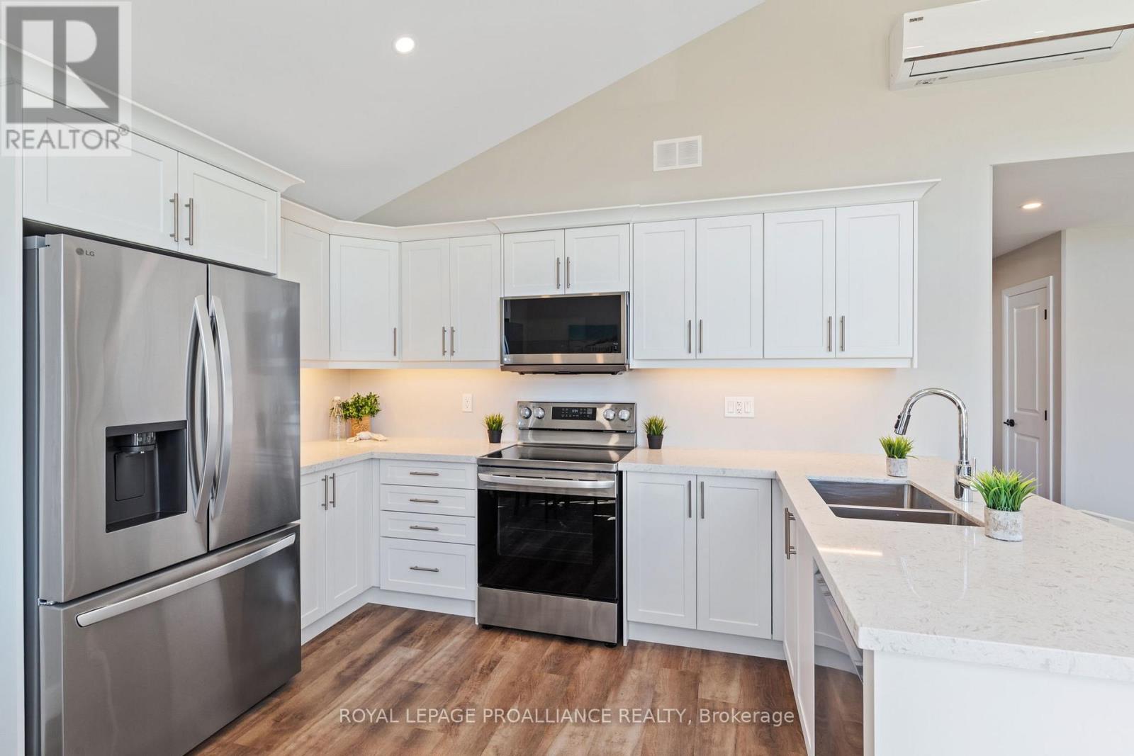 102 - 14 Meadowcreek Drive, Brighton, Ontario  K0K 1H0 - Photo 9 - X12413180