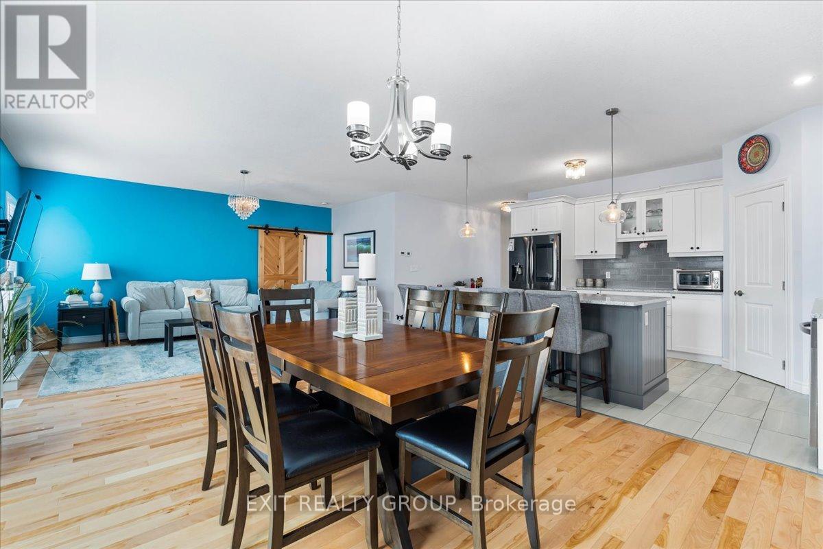 18 Gilbert Crescent, Prince Edward County, Ontario  K0K 3L0 - Photo 14 - X12413320