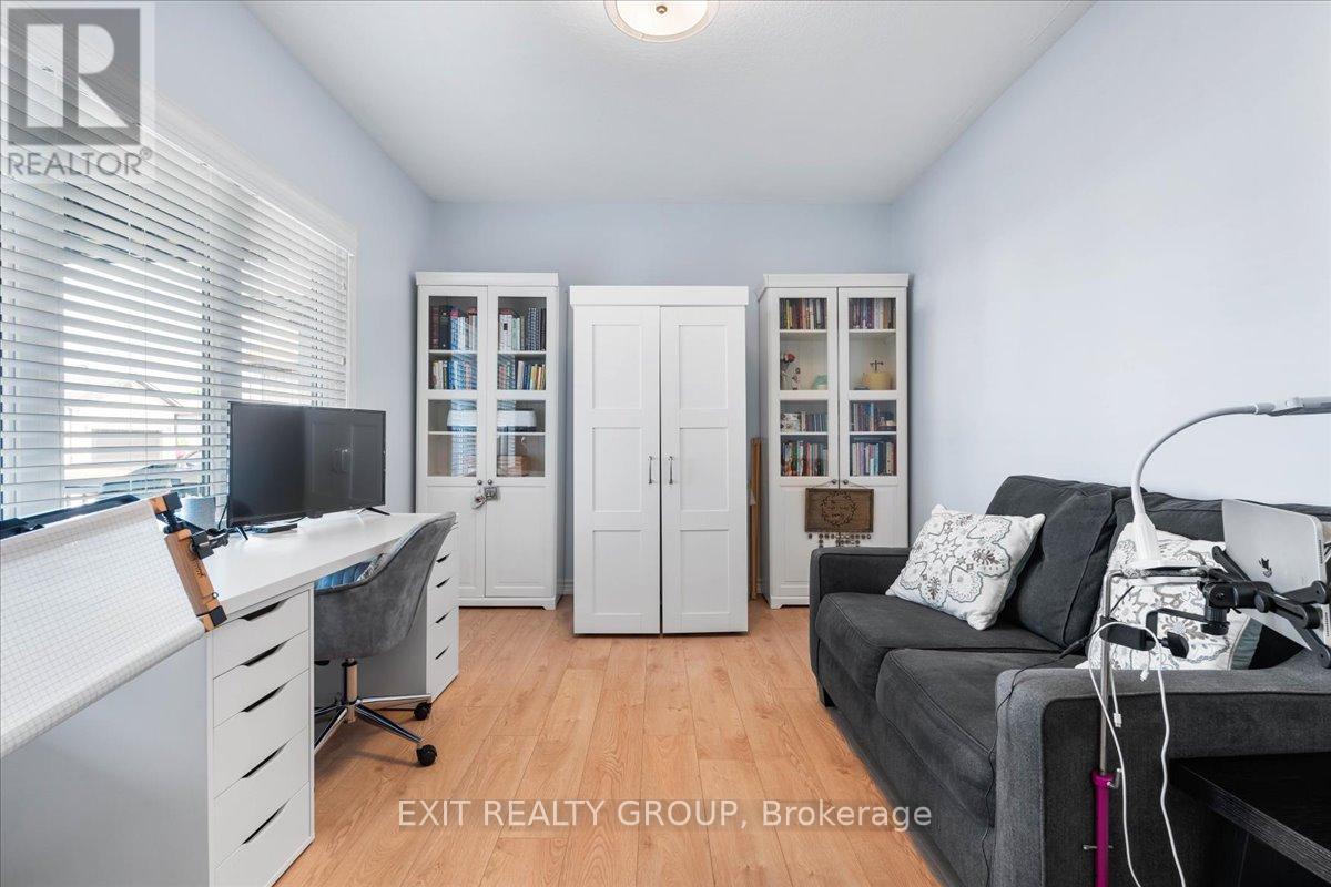 18 Gilbert Crescent, Prince Edward County, Ontario  K0K 3L0 - Photo 18 - X12413320