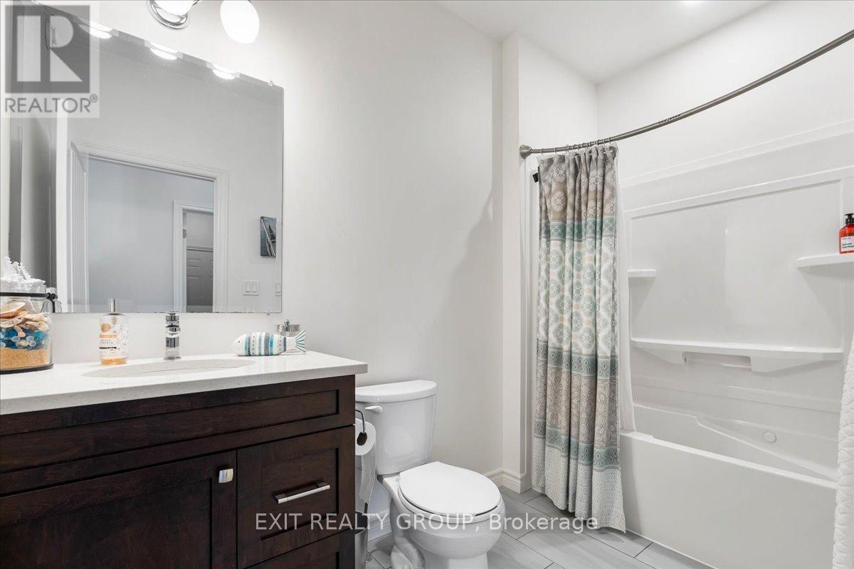 18 Gilbert Crescent, Prince Edward County, Ontario  K0K 3L0 - Photo 20 - X12413320