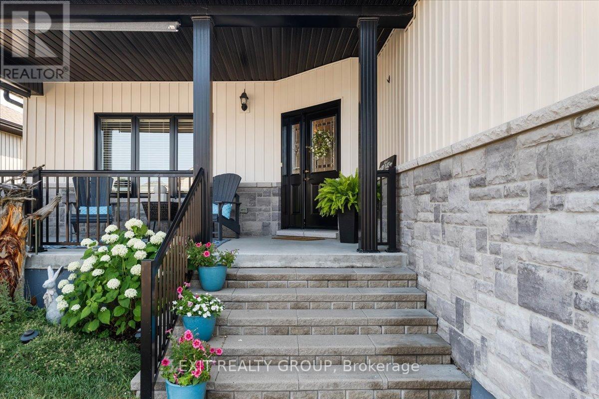 18 Gilbert Crescent, Prince Edward County, Ontario  K0K 3L0 - Photo 4 - X12413320