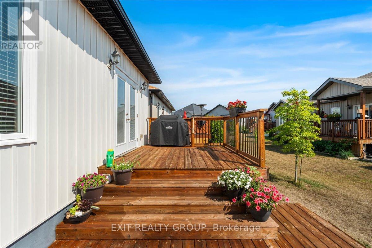 18 Gilbert Crescent, Prince Edward County, Ontario  K0K 3L0 - Photo 41 - X12413320
