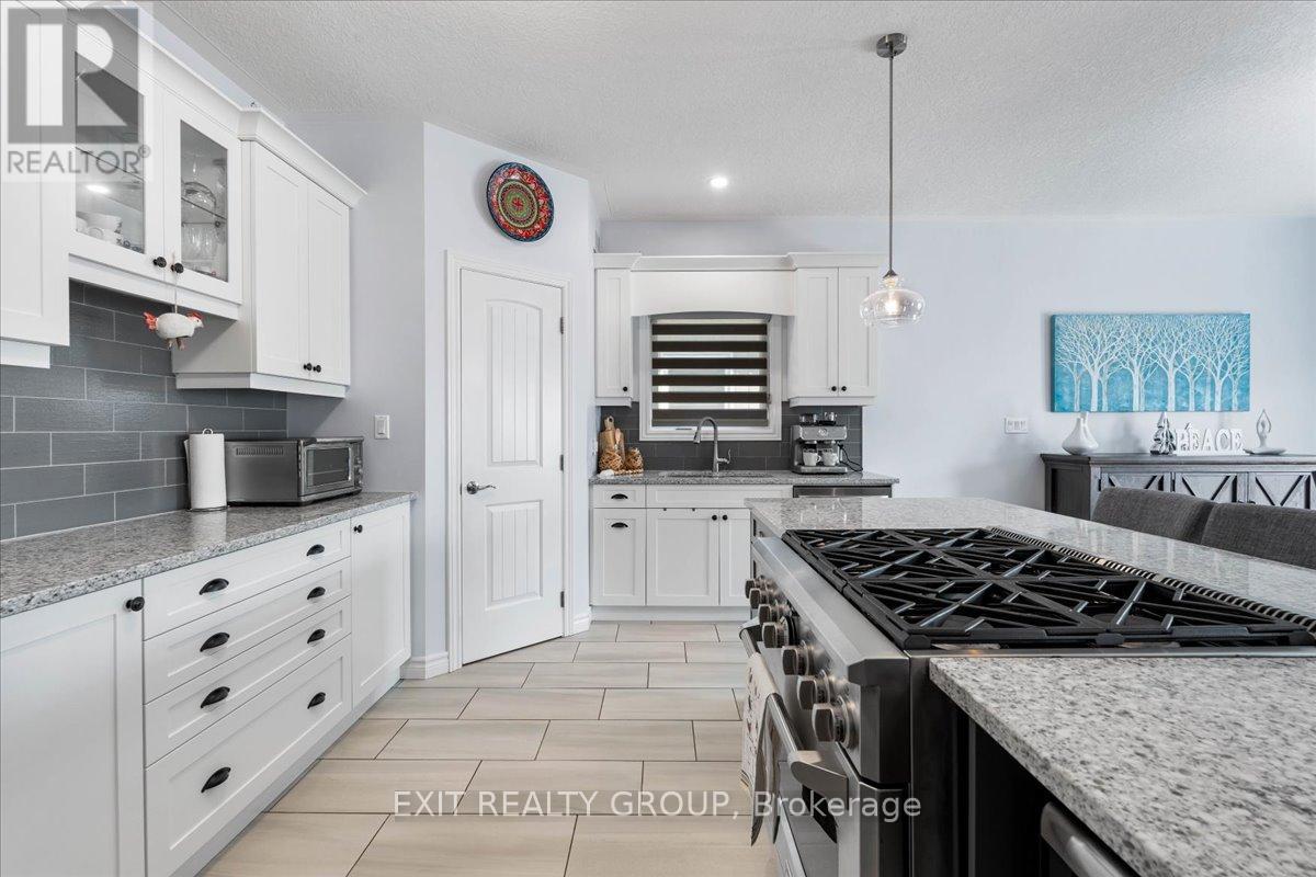 18 Gilbert Crescent, Prince Edward County, Ontario  K0K 3L0 - Photo 8 - X12413320