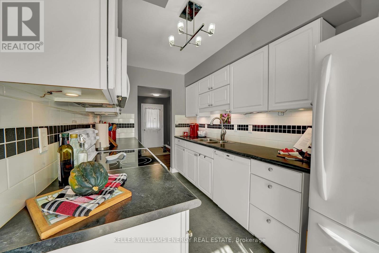 2 Argyle Crescent, Prince Edward County, Ontario  K0K 2T0 - Photo 11 - X12413627