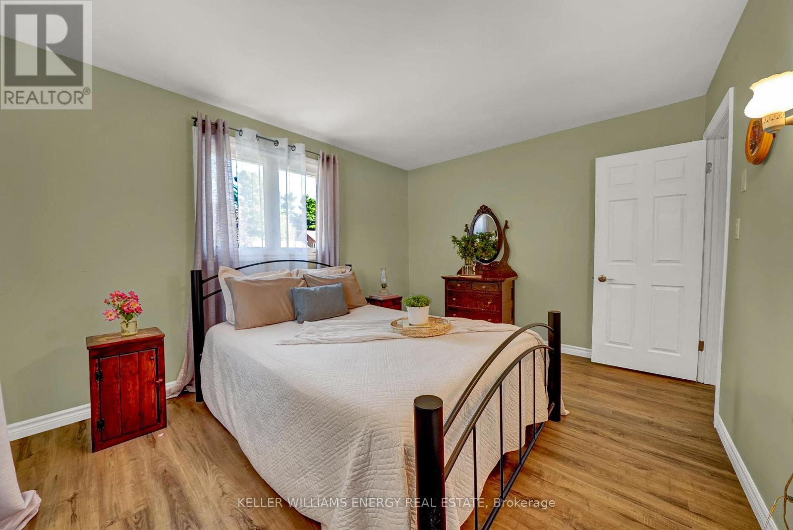 2 Argyle Crescent, Prince Edward County, Ontario  K0K 2T0 - Photo 15 - X12413627