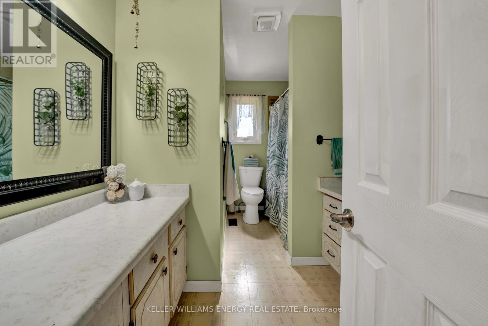2 Argyle Crescent, Prince Edward County, Ontario  K0K 2T0 - Photo 17 - X12413627