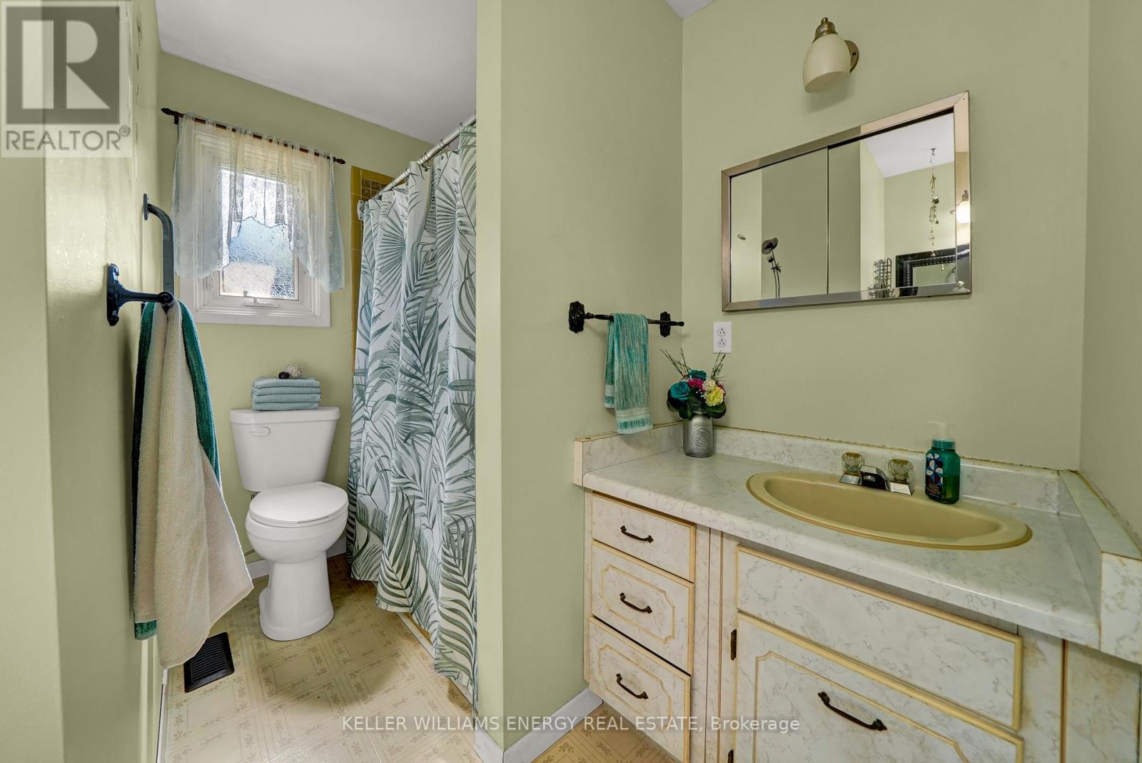 2 Argyle Crescent, Prince Edward County, Ontario  K0K 2T0 - Photo 18 - X12413627