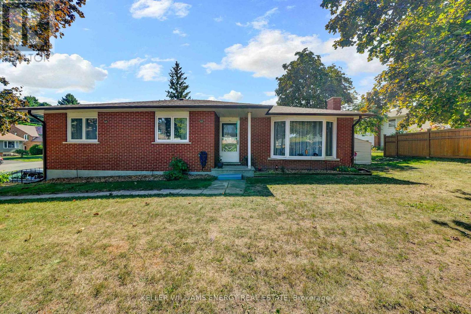 2 Argyle Crescent, Prince Edward County, Ontario  K0K 2T0 - Photo 31 - X12413627