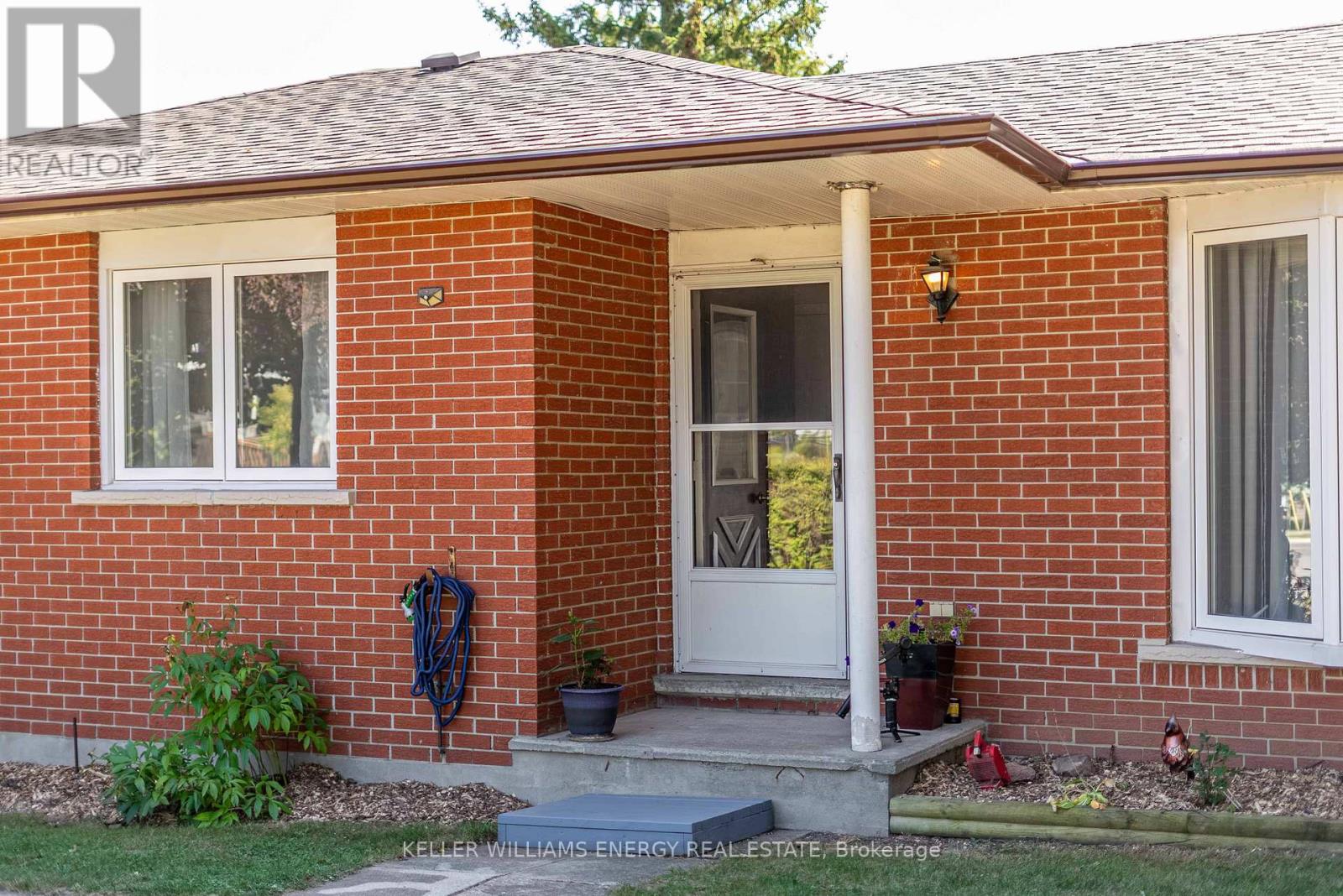 2 Argyle Crescent, Prince Edward County, Ontario  K0K 2T0 - Photo 32 - X12413627