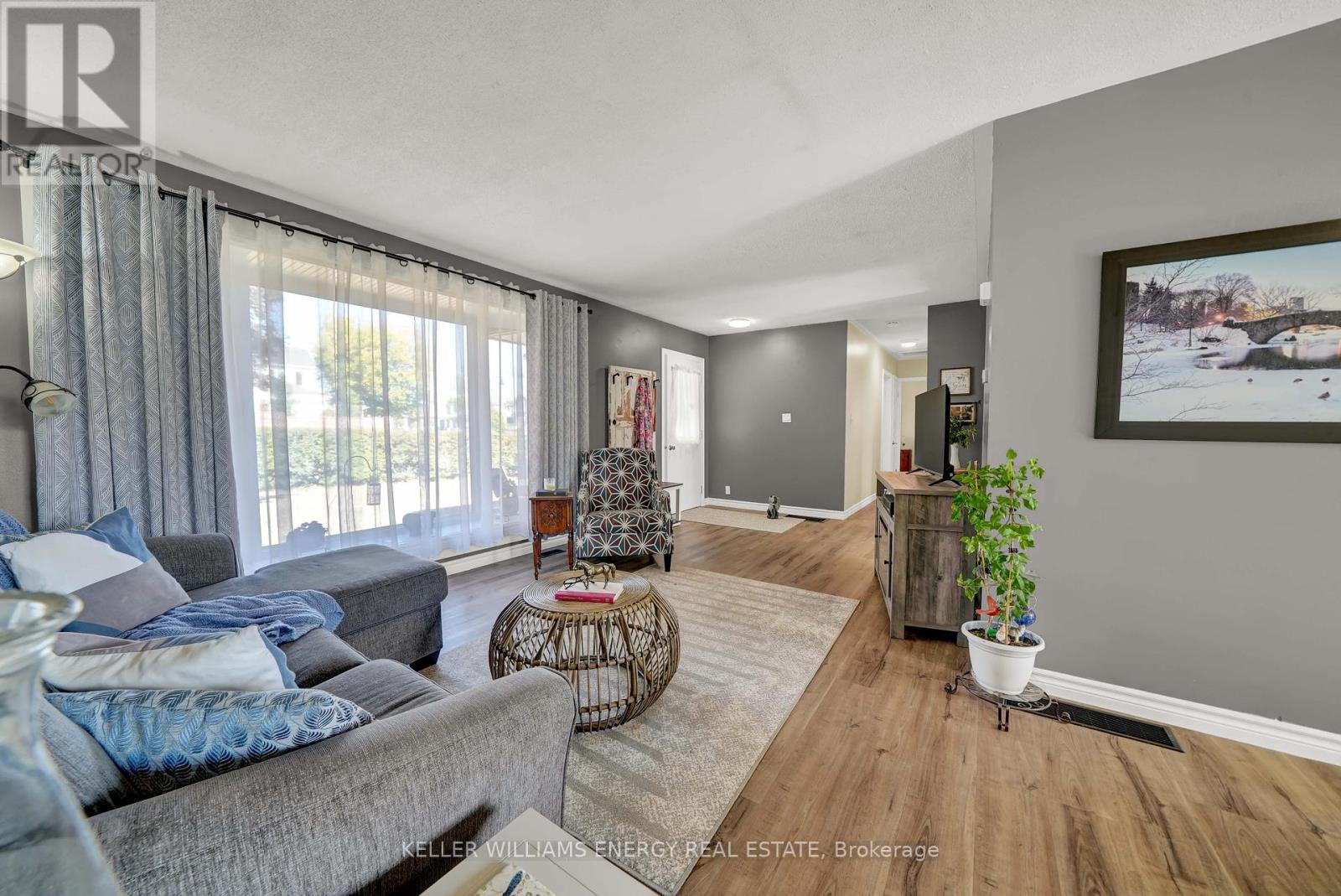 2 Argyle Crescent, Prince Edward County, Ontario  K0K 2T0 - Photo 9 - X12413627