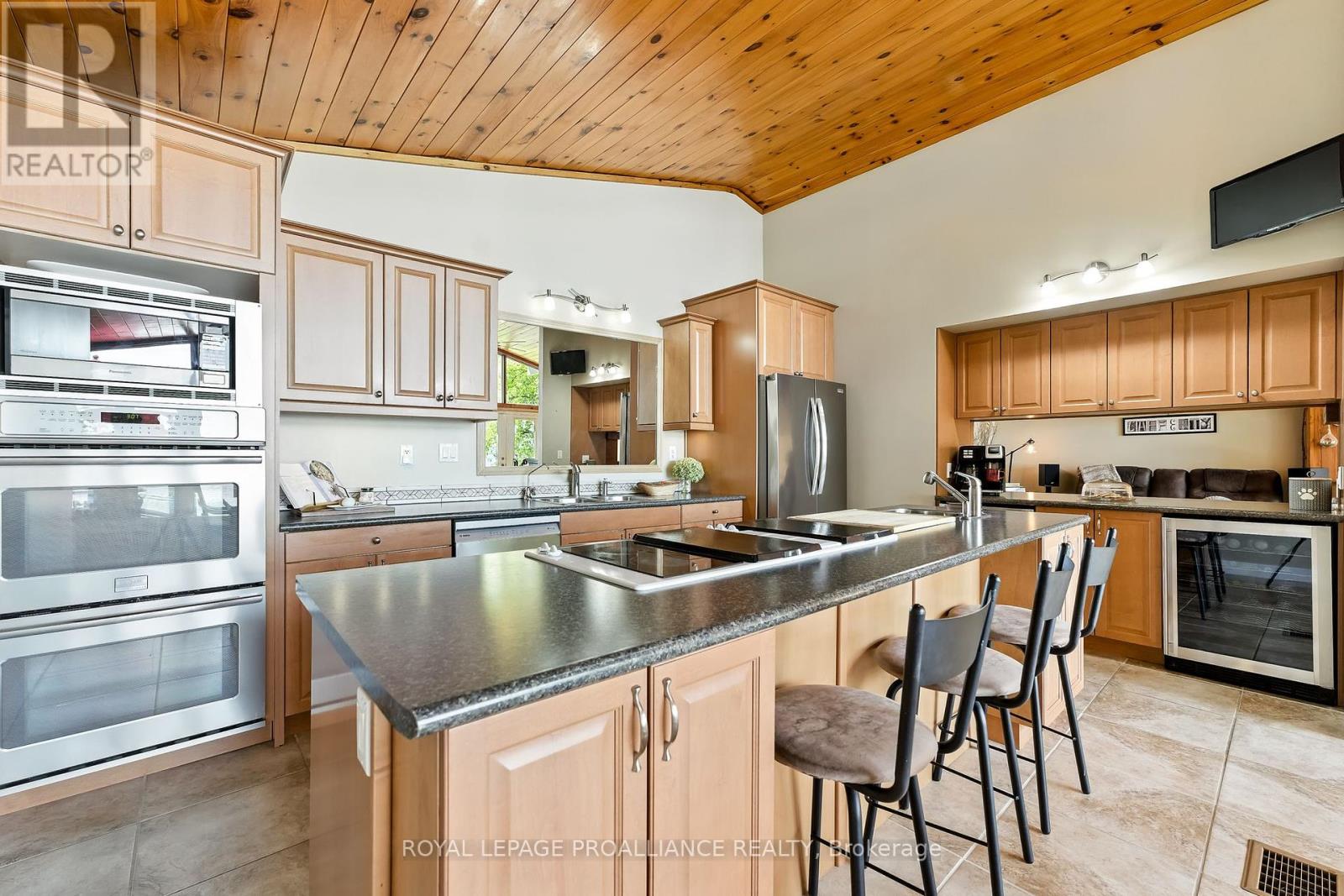 97 Manley Drive, Belleville, Ontario  K8N 4Z4 - Photo 9 - X12414454