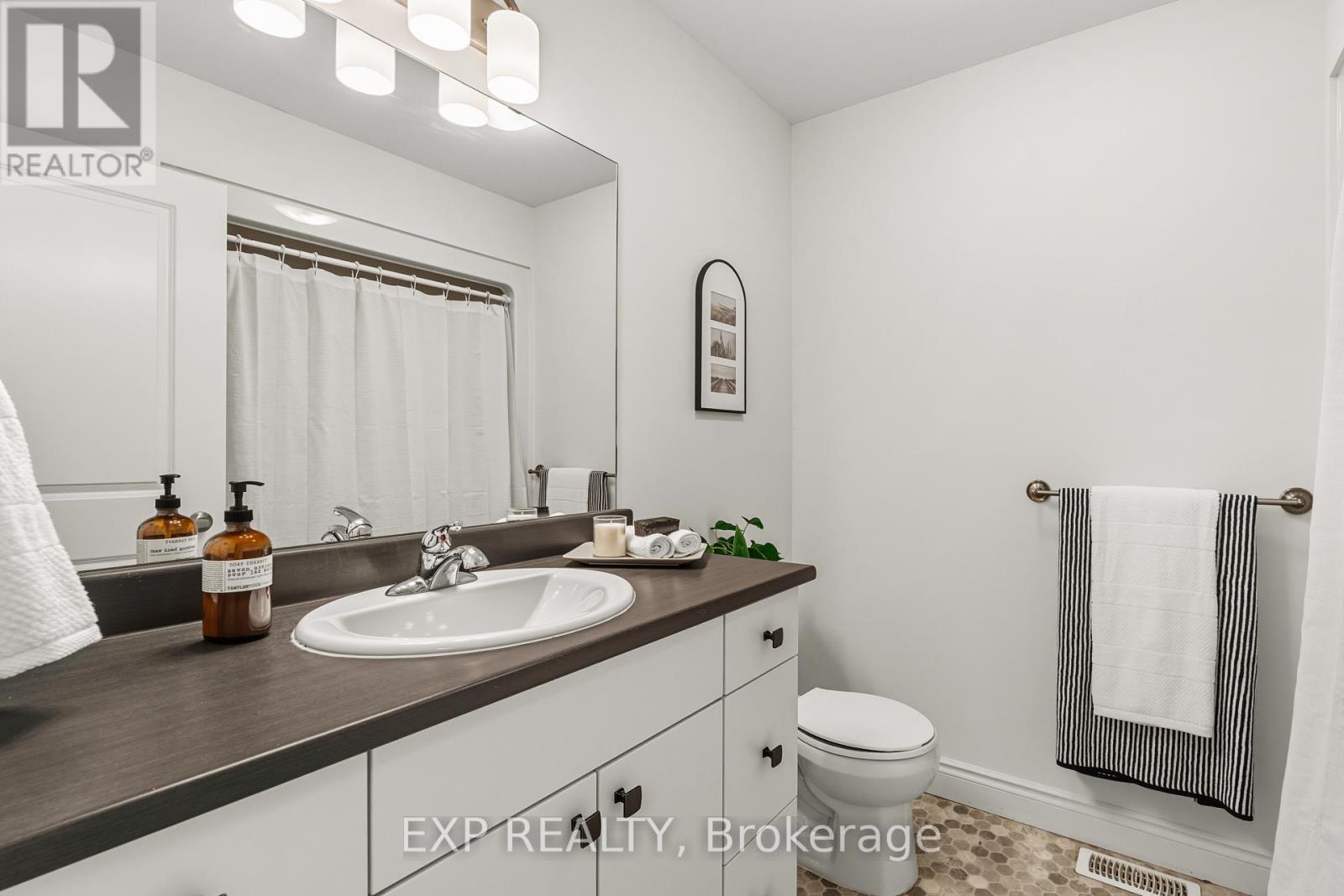 10 Cobblestone Street, Belleville, Ontario  K8P 0E4 - Photo 24 - X12414636