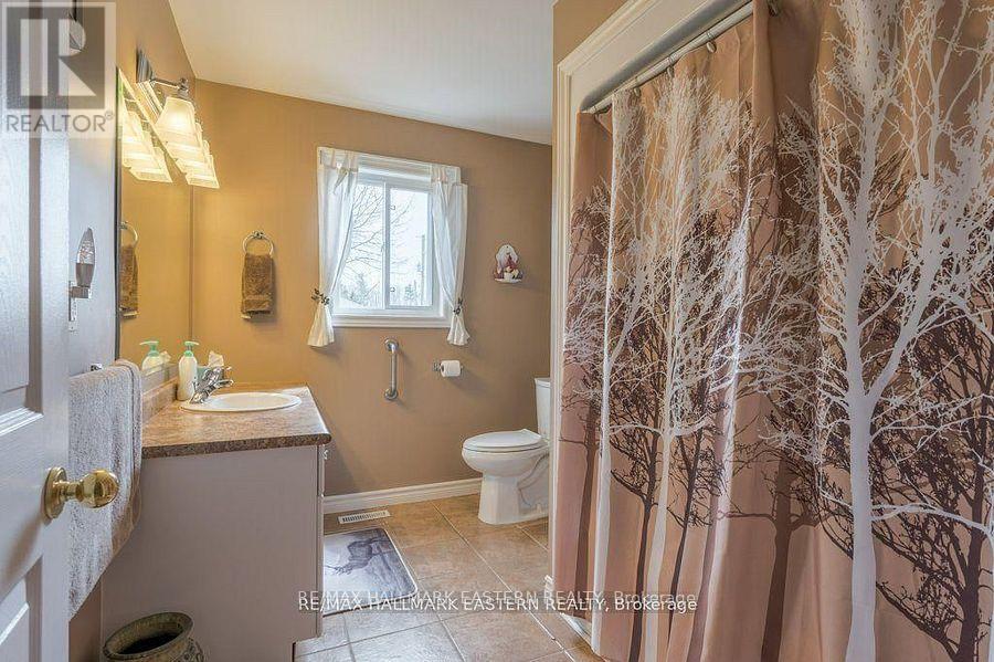 1755a Salem Road, Prince Edward County, Ontario  K0K 1T0 - Photo 17 - X12415272