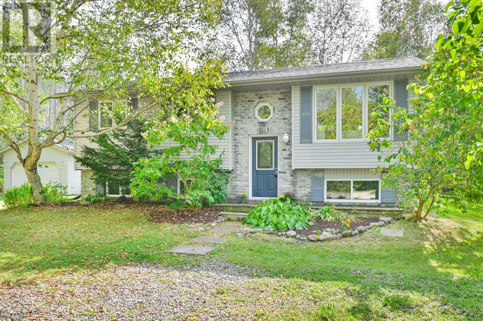 21289 LOYALIST PARKWAY, Prince Edward County, Ontario