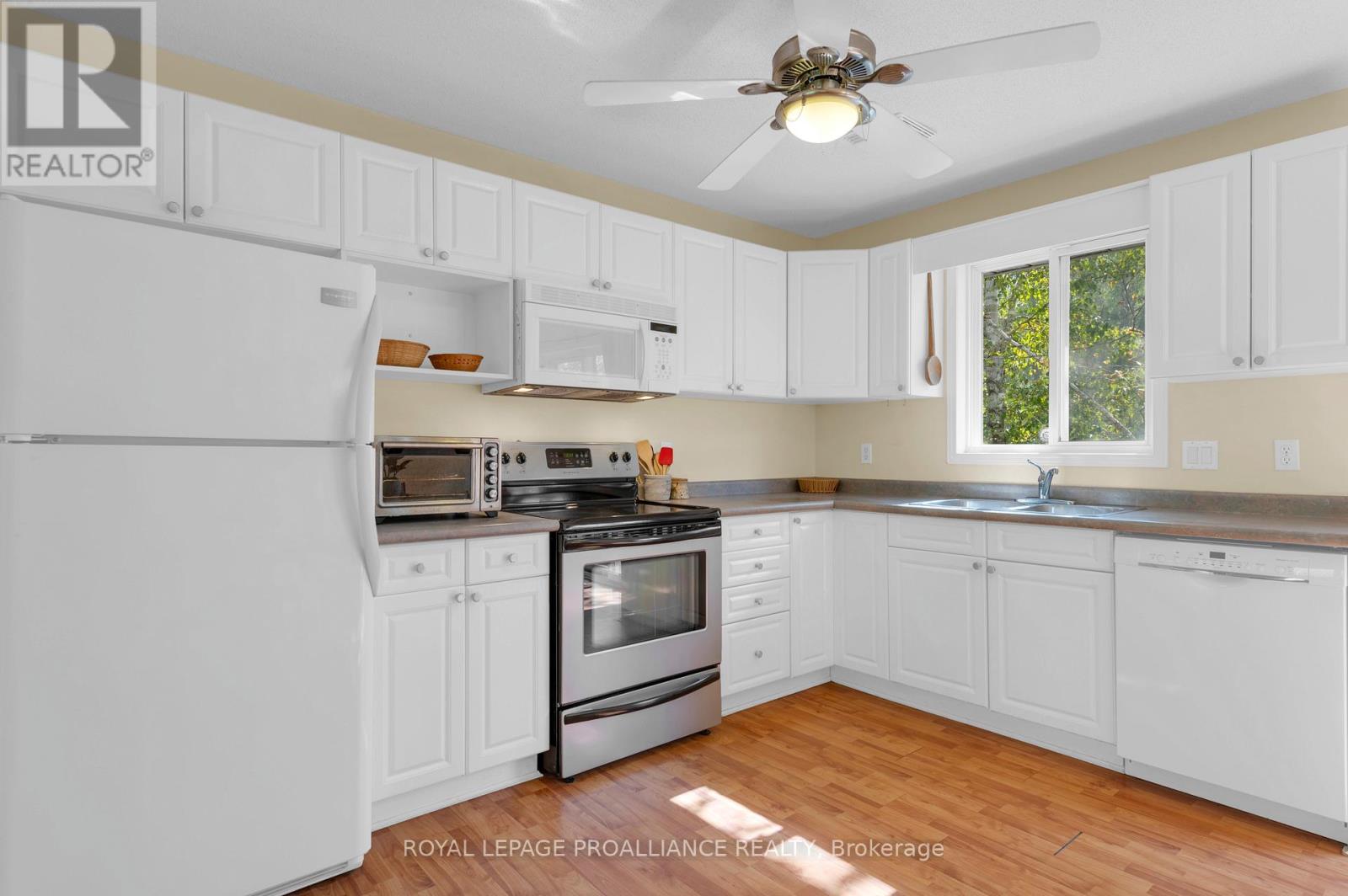 21289 Loyalist Parkway, Prince Edward County, Ontario  K0K 1L0 - Photo 14 - X12415586