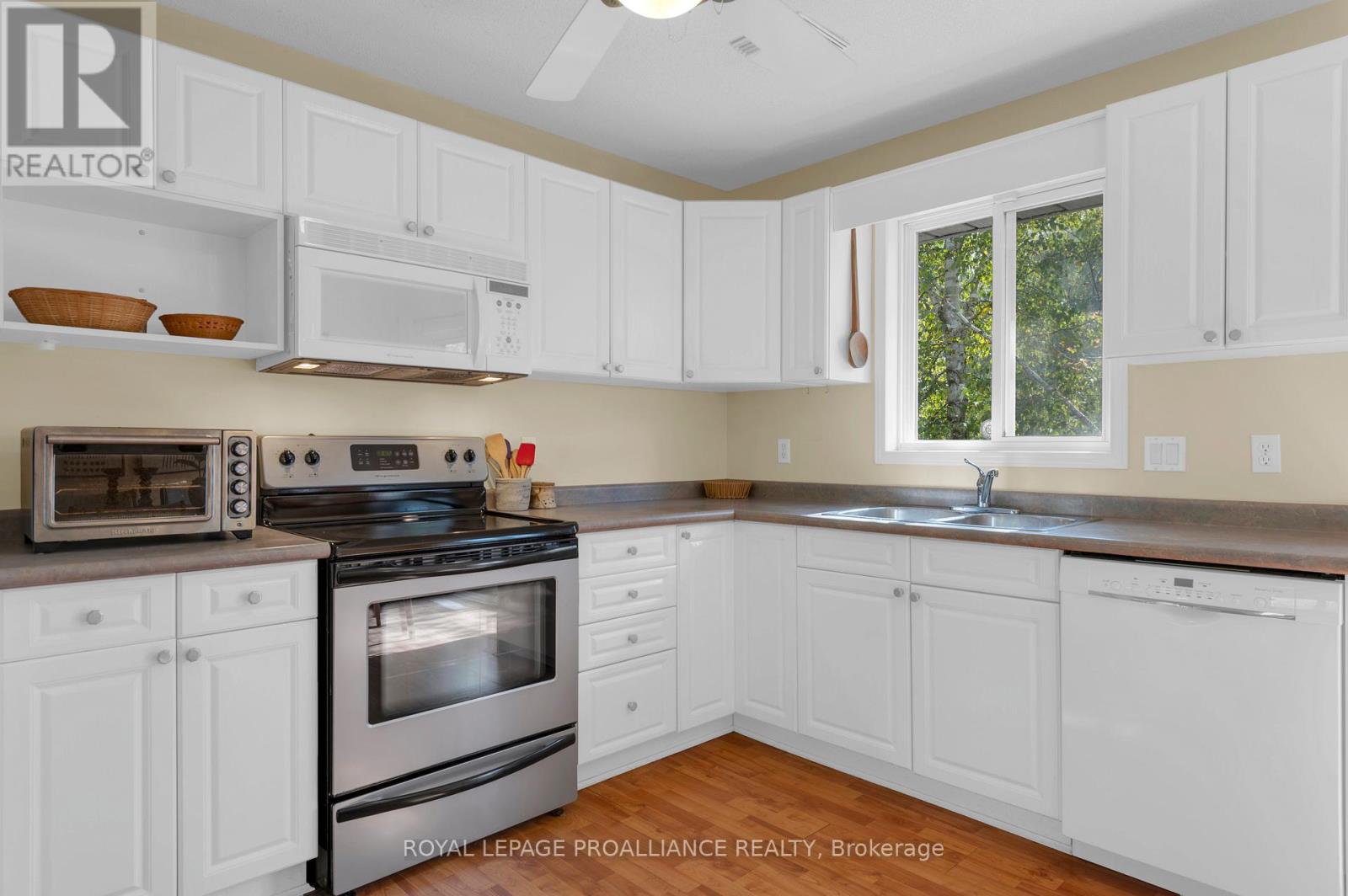 21289 Loyalist Parkway, Prince Edward County, Ontario  K0K 1L0 - Photo 16 - X12415586