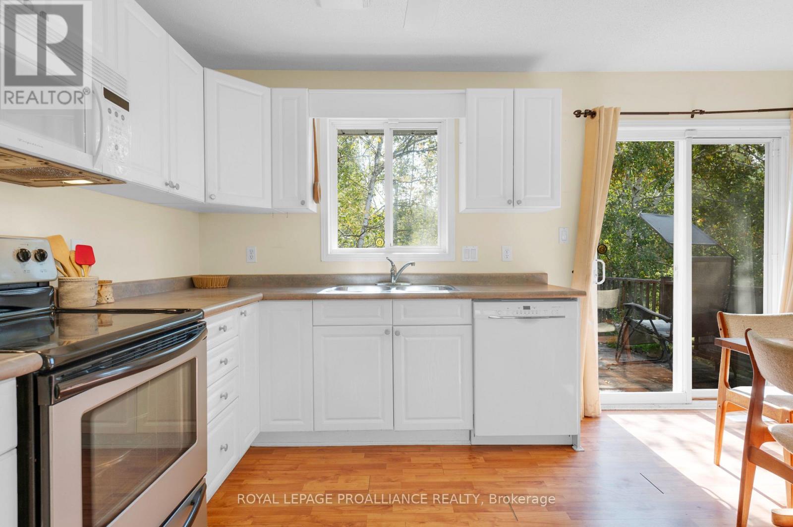 21289 Loyalist Parkway, Prince Edward County, Ontario  K0K 1L0 - Photo 17 - X12415586