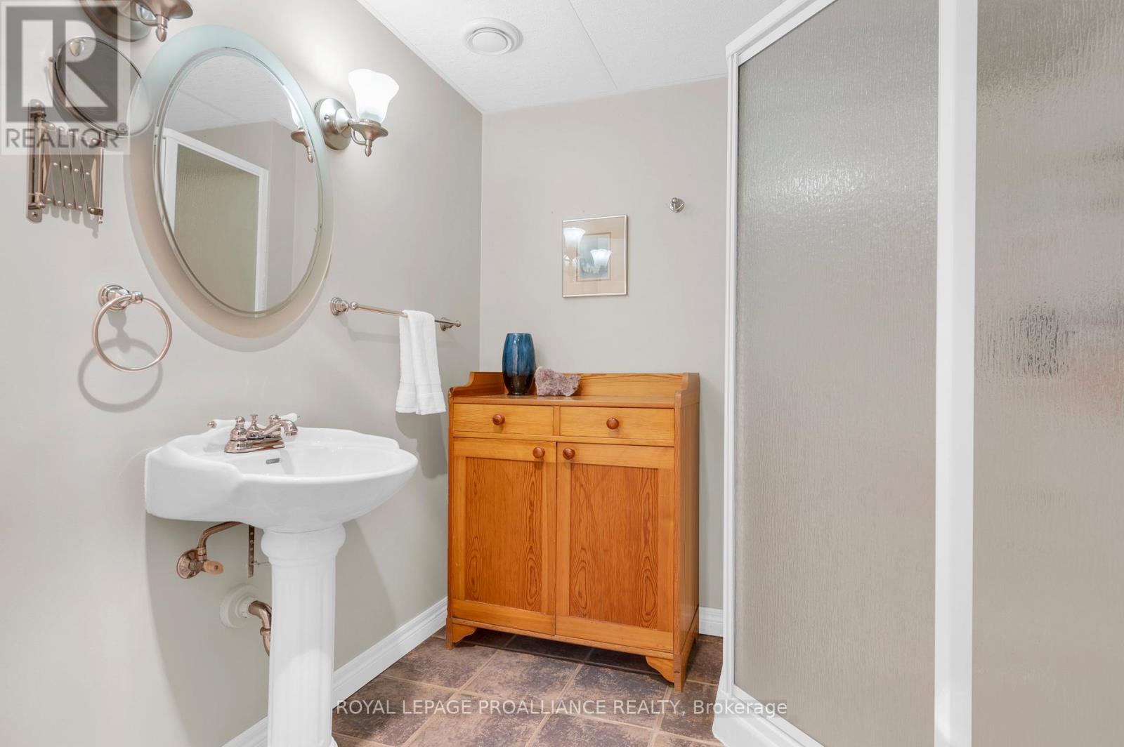 21289 Loyalist Parkway, Prince Edward County, Ontario  K0K 1L0 - Photo 27 - X12415586