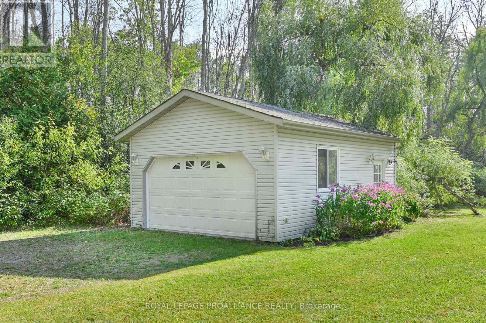 21289 Loyalist Parkway, Prince Edward County, Ontario  K0K 1L0 - Photo 41 - X12415586