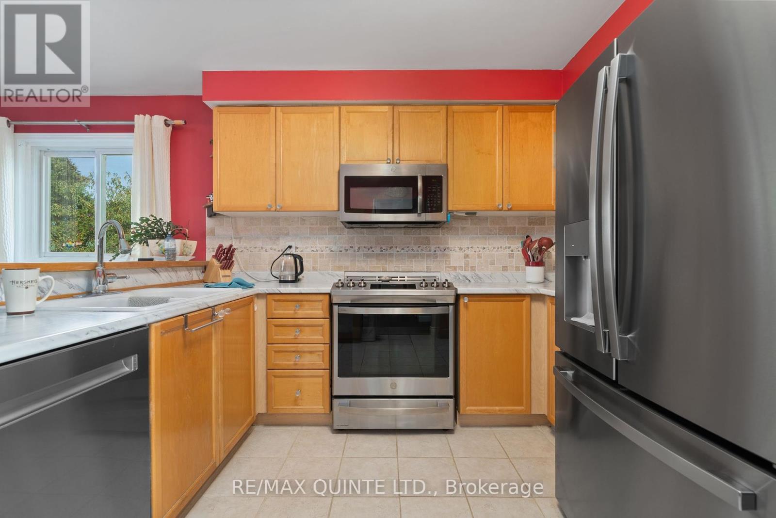 2 Marchmont Place, Belleville, Ontario  K8P 5E4 - Photo 10 - X12416840