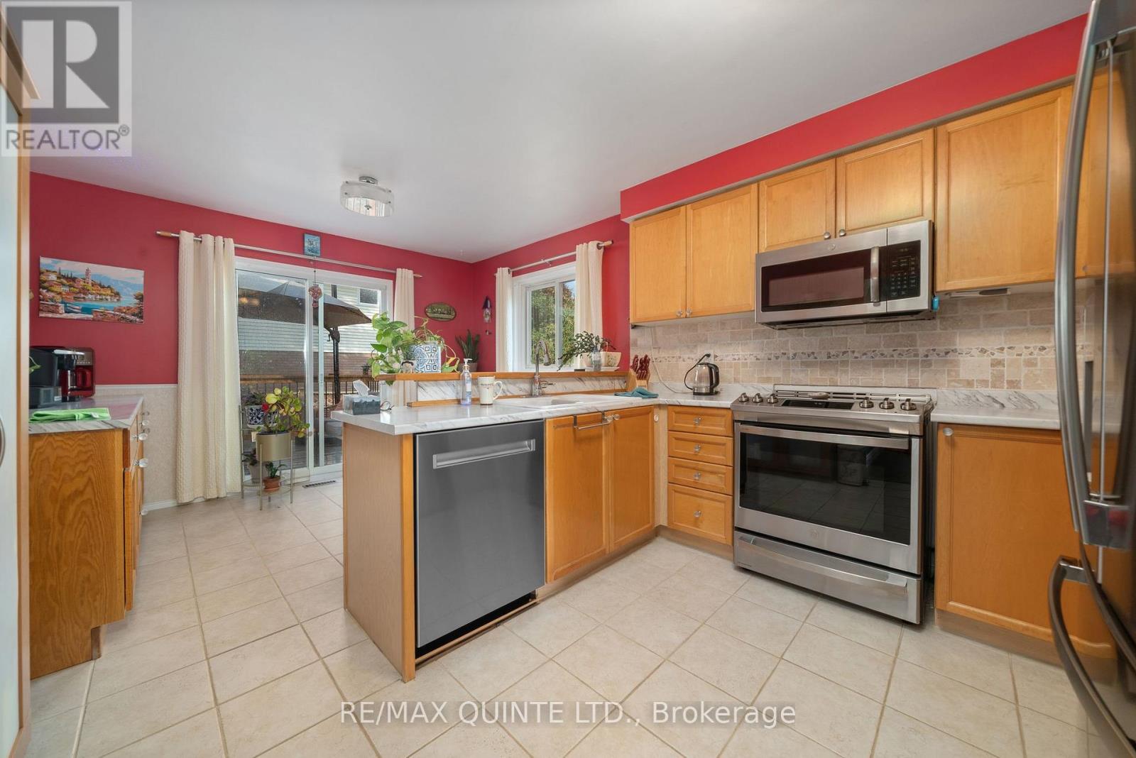 2 Marchmont Place, Belleville, Ontario  K8P 5E4 - Photo 11 - X12416840