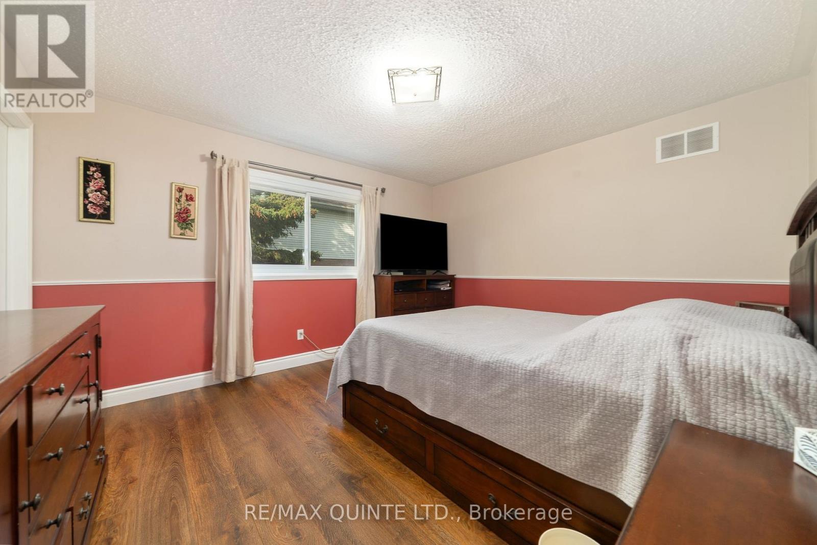 2 Marchmont Place, Belleville, Ontario  K8P 5E4 - Photo 15 - X12416840