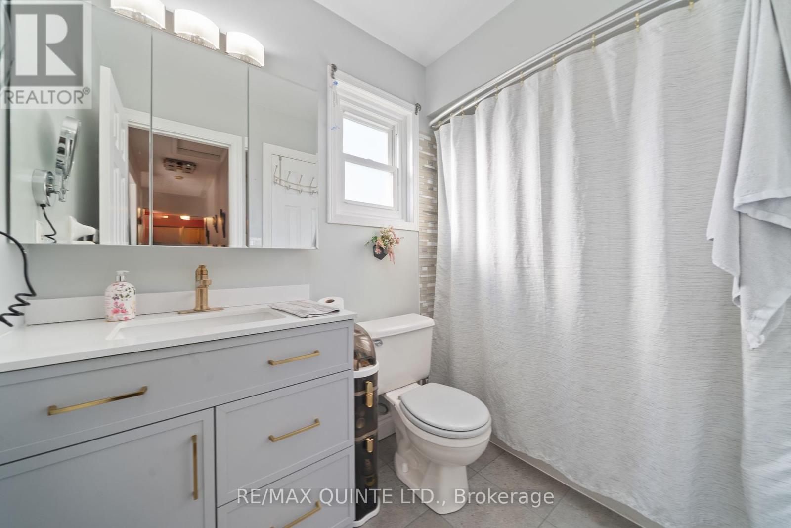 2 Marchmont Place, Belleville, Ontario  K8P 5E4 - Photo 17 - X12416840