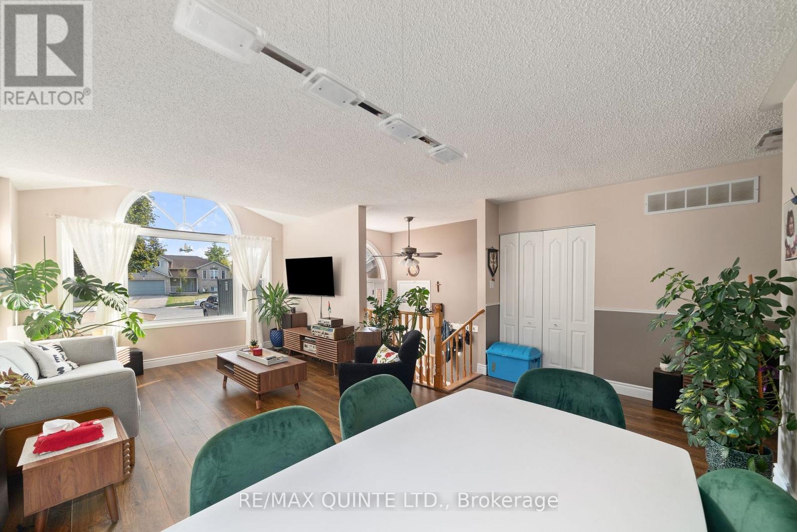 2 Marchmont Place, Belleville, Ontario  K8P 5E4 - Photo 8 - X12416840