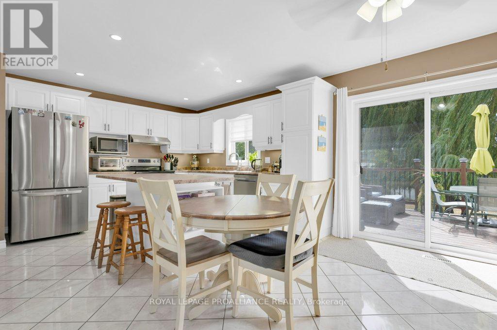 12 Stonegate Crescent, Quinte West, Ontario  K0K 2C0 - Photo 11 - X12419189