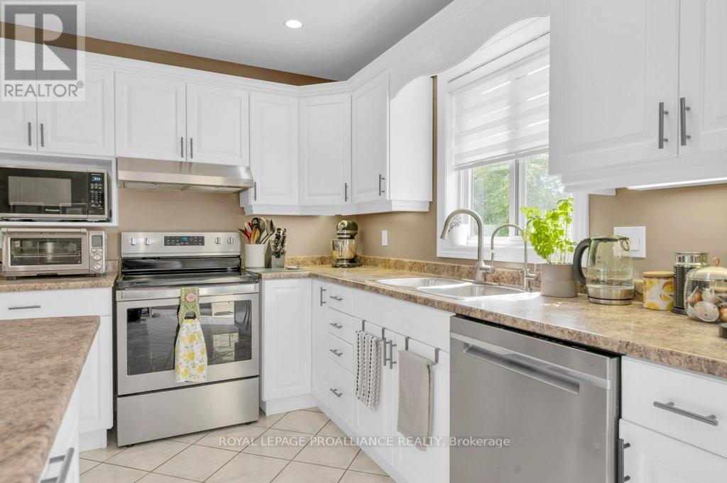 12 Stonegate Crescent, Quinte West, Ontario  K0K 2C0 - Photo 14 - X12419189