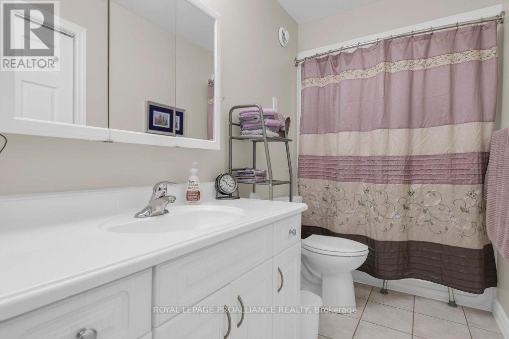 12 Stonegate Crescent, Quinte West, Ontario  K0K 2C0 - Photo 19 - X12419189