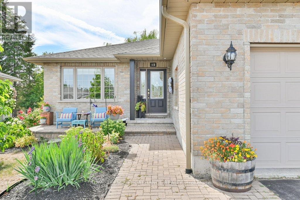12 Stonegate Crescent, Quinte West, Ontario  K0K 2C0 - Photo 4 - X12419189