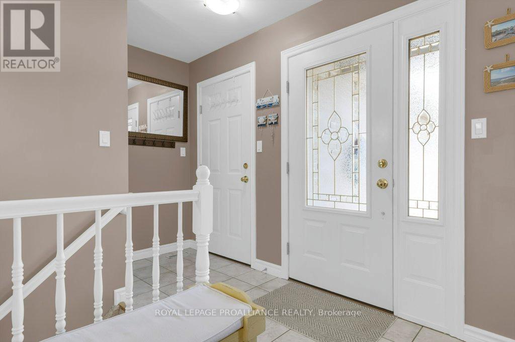 12 Stonegate Crescent, Quinte West, Ontario  K0K 2C0 - Photo 7 - X12419189