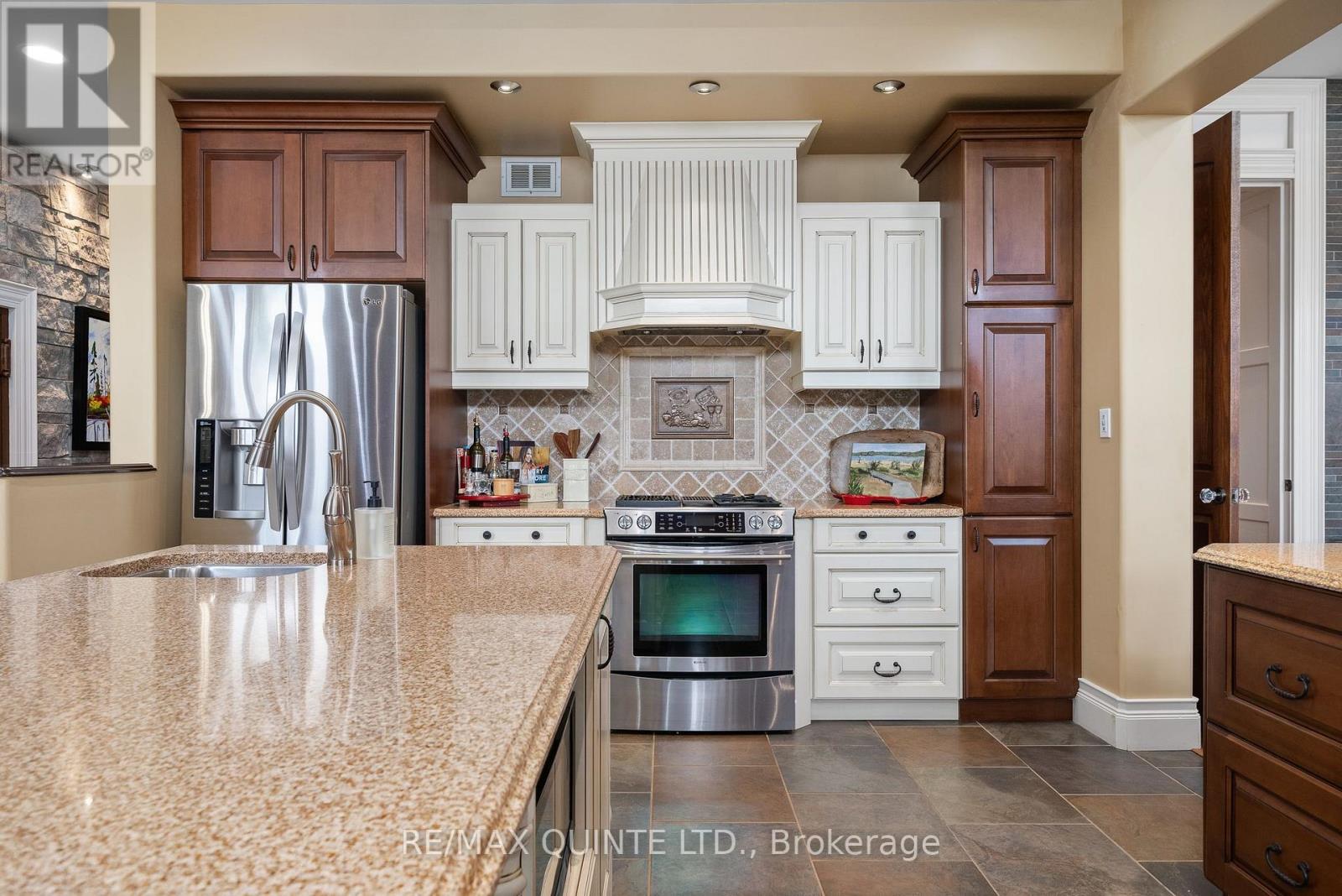 229 Main Street, Prince Edward County, Ontario  K0K 2T0 - Photo 12 - X12421160