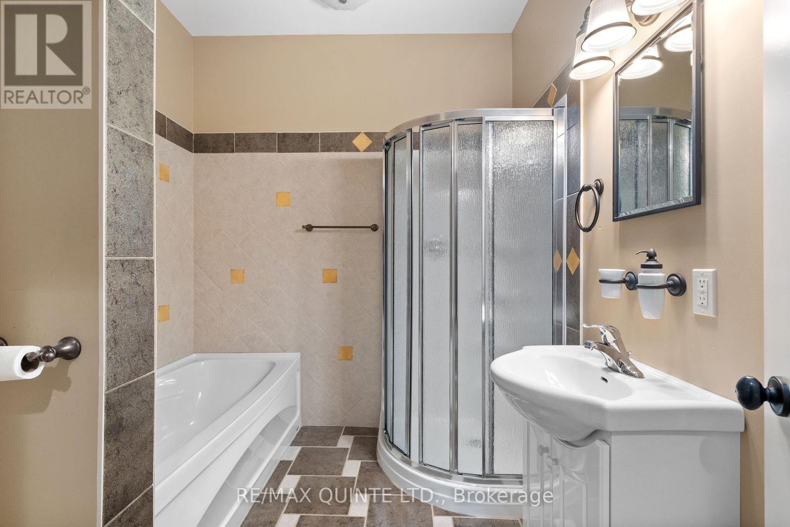 229 Main Street, Prince Edward County, Ontario  K0K 2T0 - Photo 42 - X12421160
