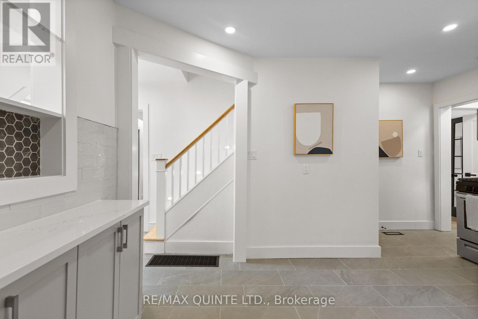 214 Victoria Avenue, Belleville, Ontario  K8N 2C3 - Photo 20 - X12421304