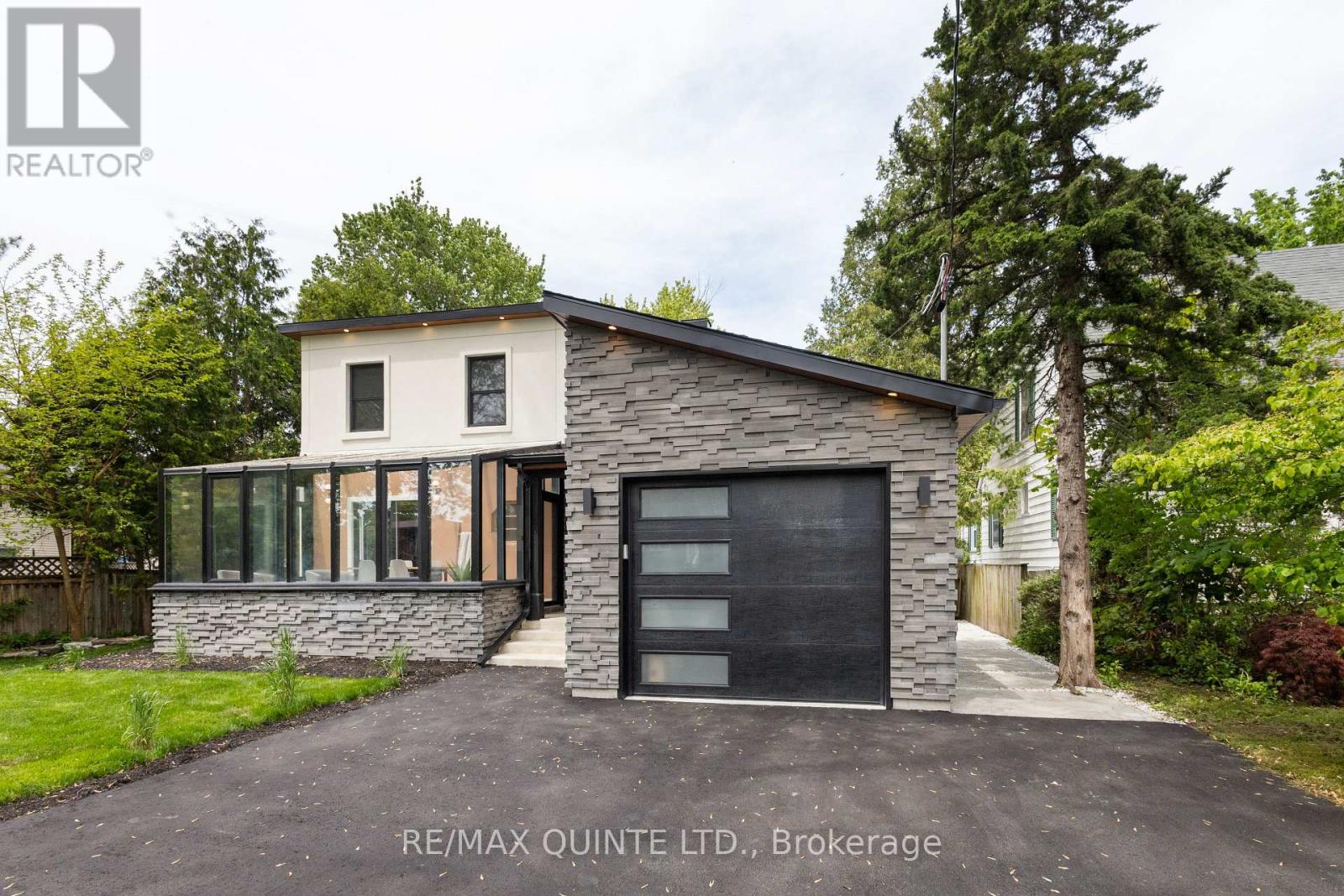 214 Victoria Avenue, Belleville, Ontario  K8N 2C3 - Photo 3 - X12421304