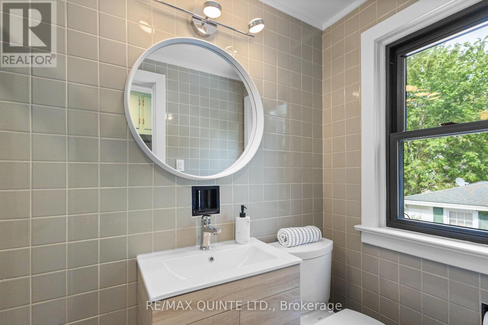 214 Victoria Avenue, Belleville, Ontario  K8N 2C3 - Photo 33 - X12421304