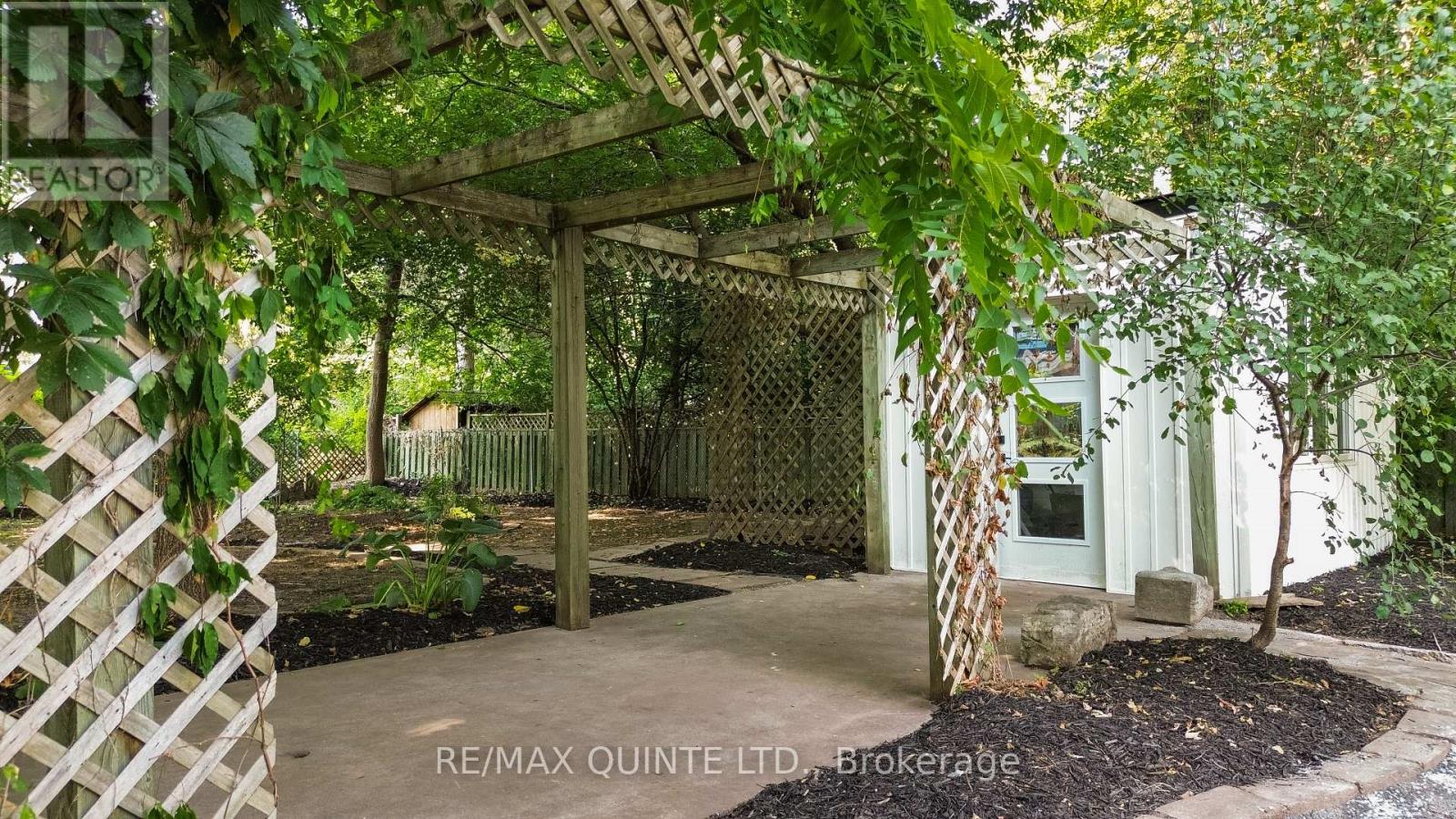 214 Victoria Avenue, Belleville, Ontario  K8N 2C3 - Photo 46 - X12421304