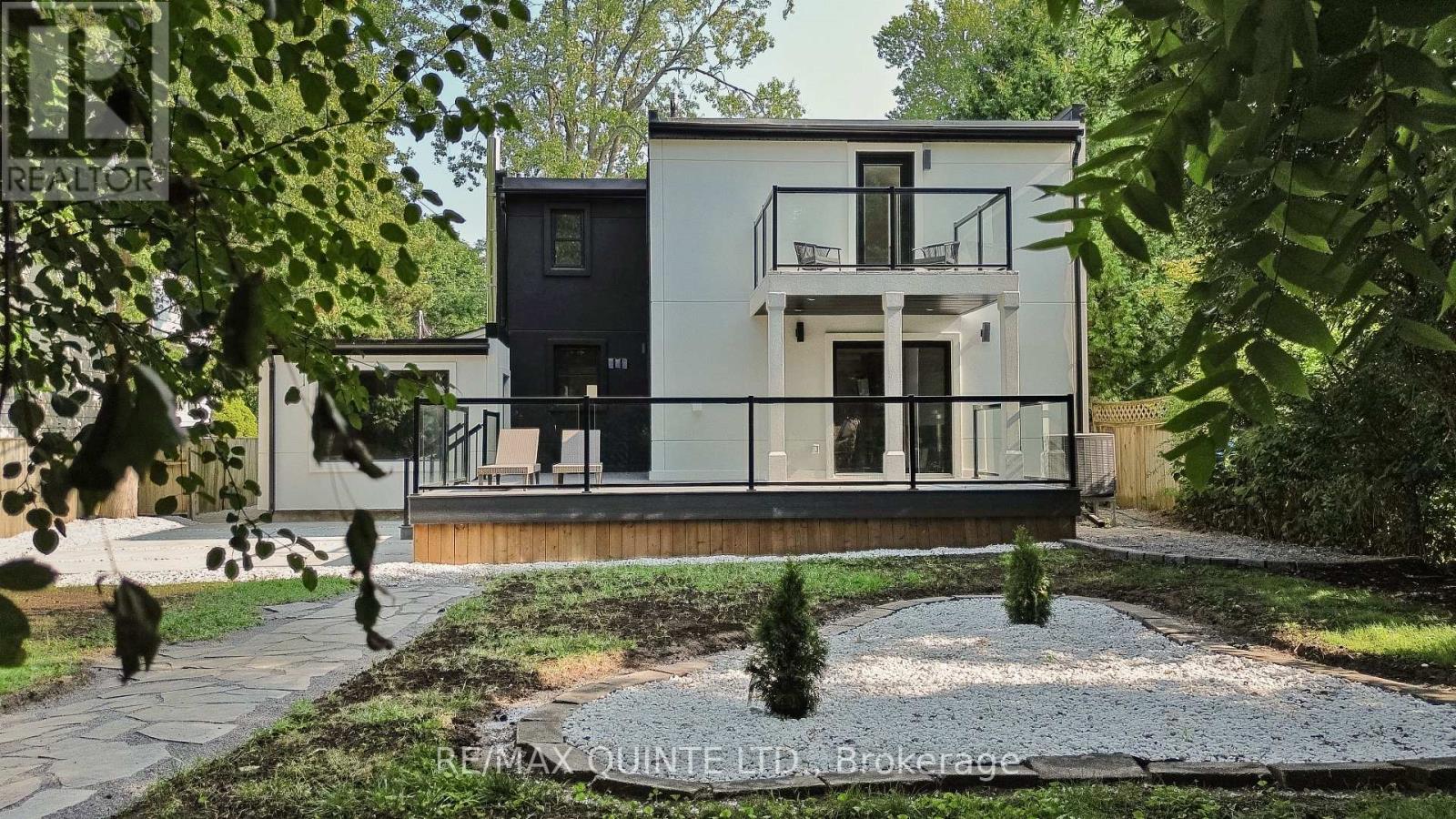 214 Victoria Avenue, Belleville, Ontario  K8N 2C3 - Photo 6 - X12421304