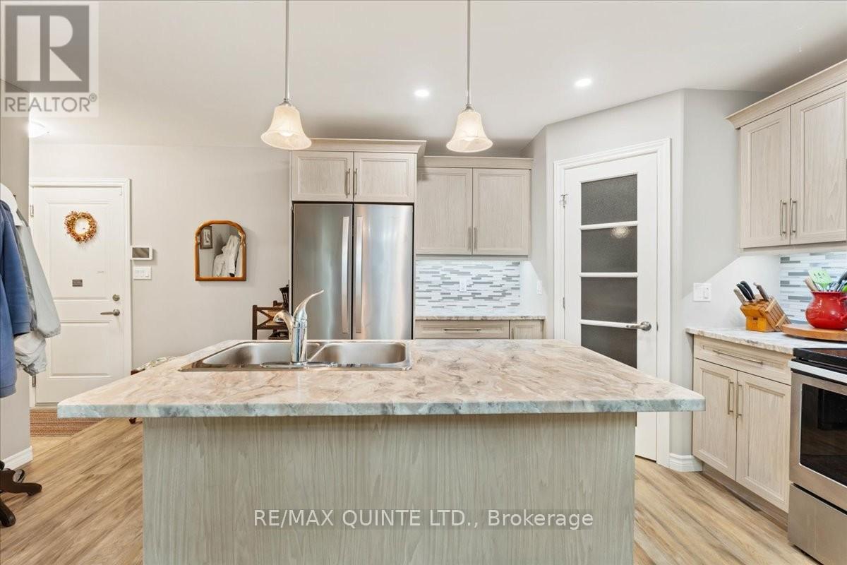 25 Sandhu Crescent, Belleville, Ontario  K8P 0G7 - Photo 12 - X12421486