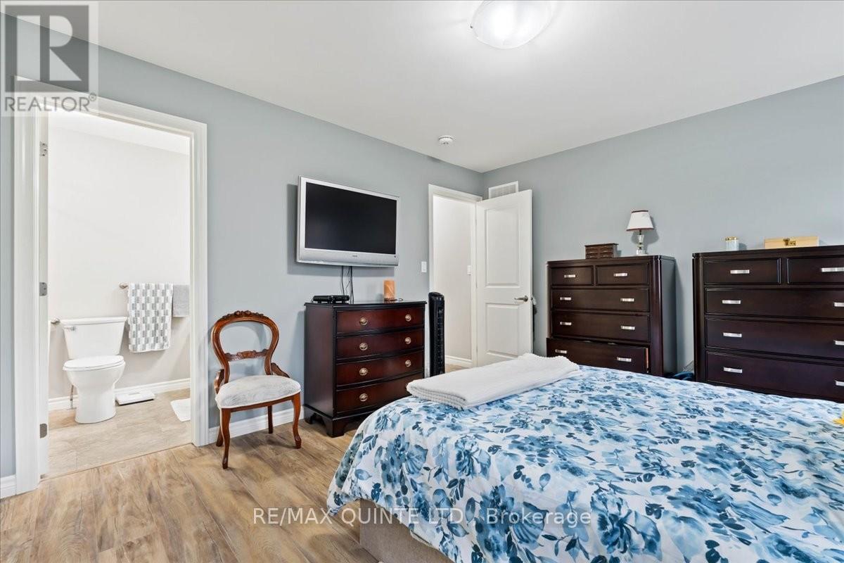 25 Sandhu Crescent, Belleville, Ontario  K8P 0G7 - Photo 18 - X12421486